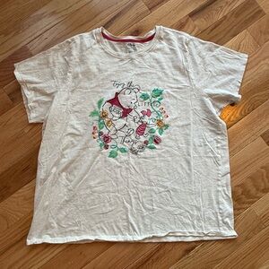 Winnie the Pooh Graphic Tee - white with Floral Art